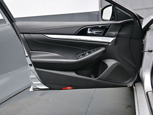 Used 2022 Nissan Maxima SV w/ Floor Mat Group image 9