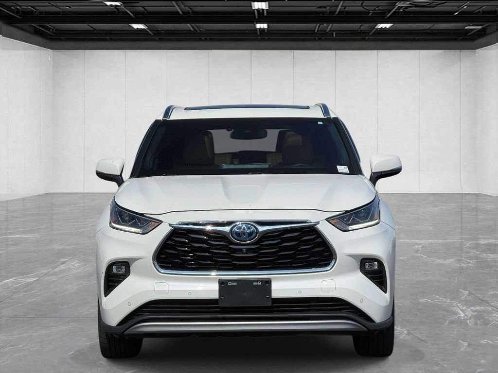 Used 2021 Toyota Highlander Platinum AWD/4WD image 2