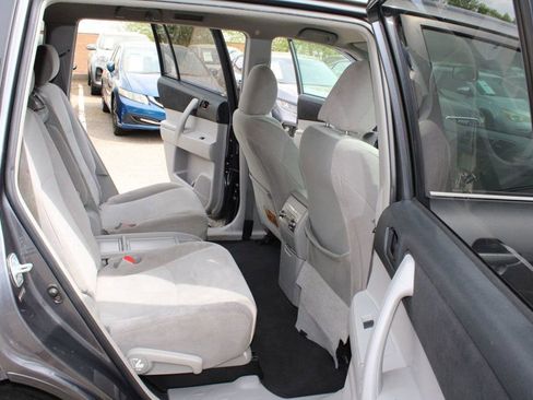 Used 2013 Toyota Highlander Plus w/ Cold Weather Pkg image 22