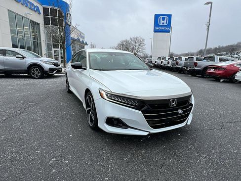 Used 2022 Honda Accord Sport image 2