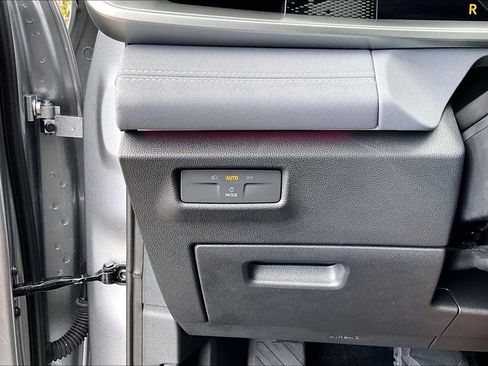 Certified 2026 Volkswagen Tiguan SE w/ Panoramic Sunroof Package FWD image 29