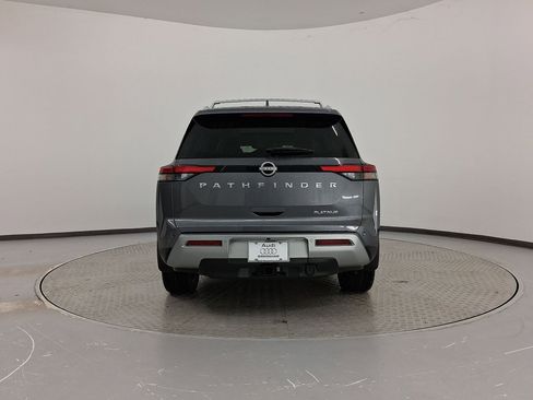 Used 2024 Nissan Pathfinder Platinum image 10