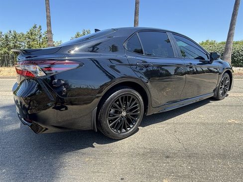 Used 2022 Toyota Camry SE FWD image 6