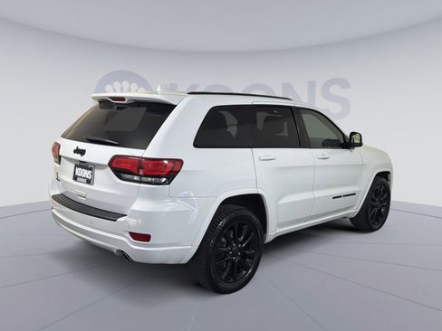 Used 2018 Jeep Grand Cherokee Altitude image 7