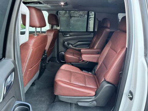 Used 2020 Chevrolet Suburban Premier w/ Premier Plus Edition image 22