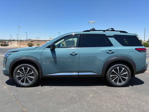 New 2026 Nissan Pathfinder Platinum FWD image 3