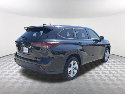 Certified 2025 Toyota Highlander LE FWD image 16