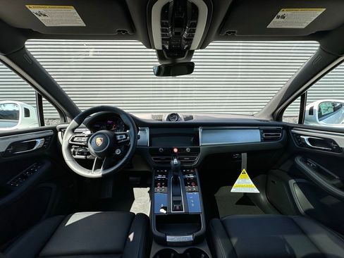 Used 2026 Porsche Macan image 6