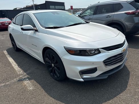 Used 2018 Chevrolet Malibu Premier w/ Premier Sun and Wheel Package FWD image 2