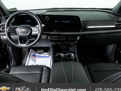 Used 2025 Chevrolet Traverse LT image 17