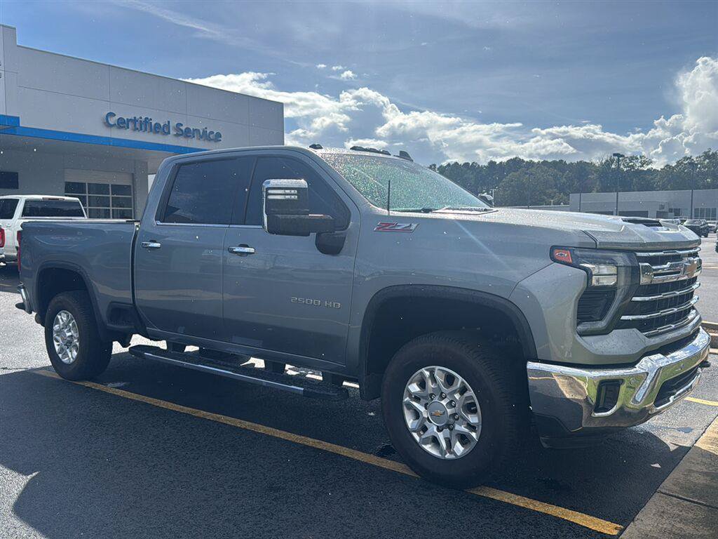 Used 2024 Chevrolet Silverado 2500 LTZ w/ LTZ Plus Package AWD/4WD image 2