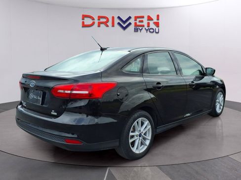 Used 2018 Ford Focus SE FWD image 5