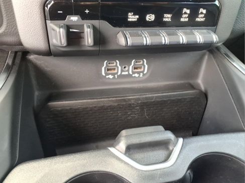 Used 2020 RAM 2500 Laramie w/ Night Edition AWD/4WD image 13
