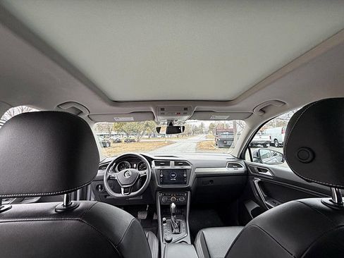 Used 2021 Volkswagen Tiguan SE w/ Panoramic Sunroof Package image 10