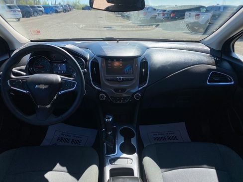 Used 2017 Chevrolet Cruze LT w/ Convenience Package image 13