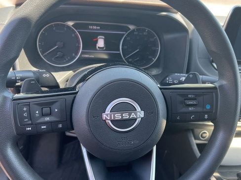 Certified 2023 Nissan Rogue SV FWD image 2
