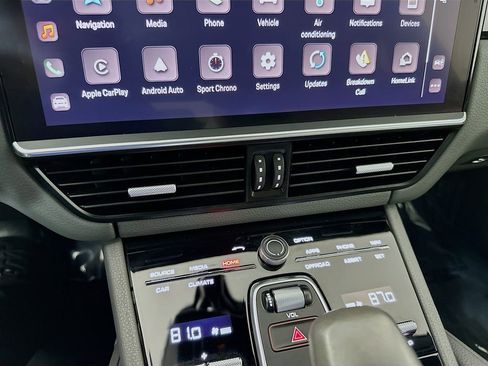 Certified 2023 Porsche Cayenne S Platinum image 18