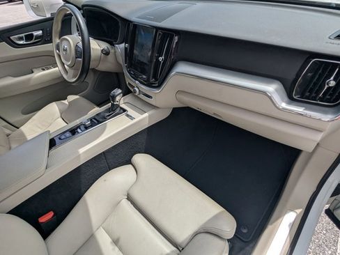 Used 2019 Volvo XC60 T5 Momentum w/ Multimedia Package image 20