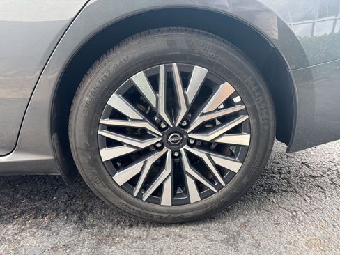 Used 2025 Nissan Altima 2.5 SV FWD image 30