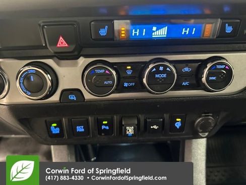 Used 2022 Toyota Tacoma Limited image 27