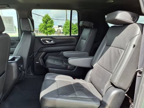 Used 2024 Chevrolet Suburban Z71 w/ Luxury Package AWD/4WD image 19