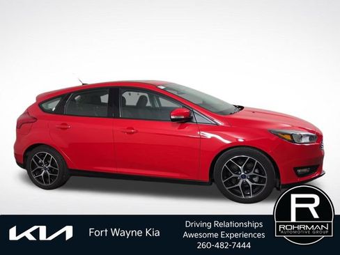 Used 2017 Ford Focus SEL w/ Cold Weather Package FWD image 6