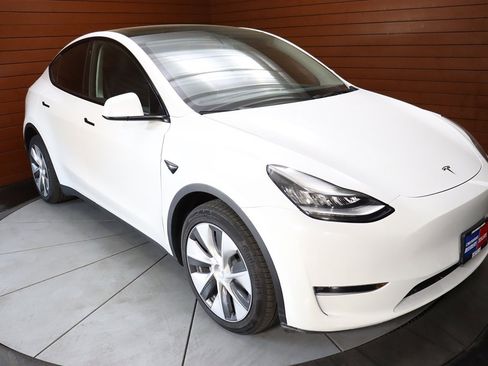Used 2023 Tesla Model Y Long Range image 28