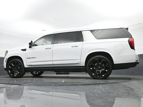 Used 2025 GMC Yukon XL Denali AWD/4WD image 38