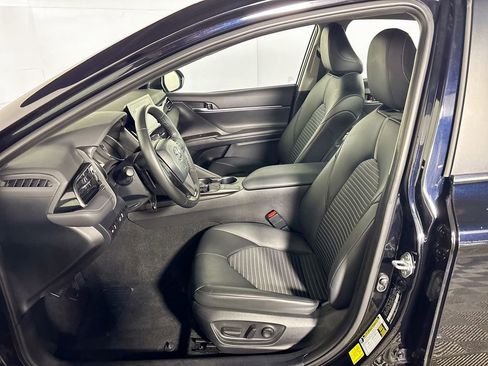 Used 2024 Toyota Camry SE image 11