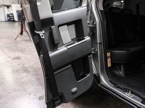 Used 2010 Toyota FJ Cruiser 4WD image 37