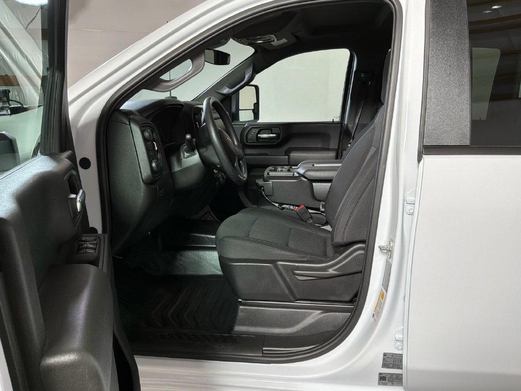 Used 2025 Chevrolet Silverado 3500 W/T AWD/4WD image 16