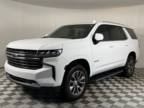 Used 2024 Chevrolet Tahoe LT w/ Luxury Package RWD image 2