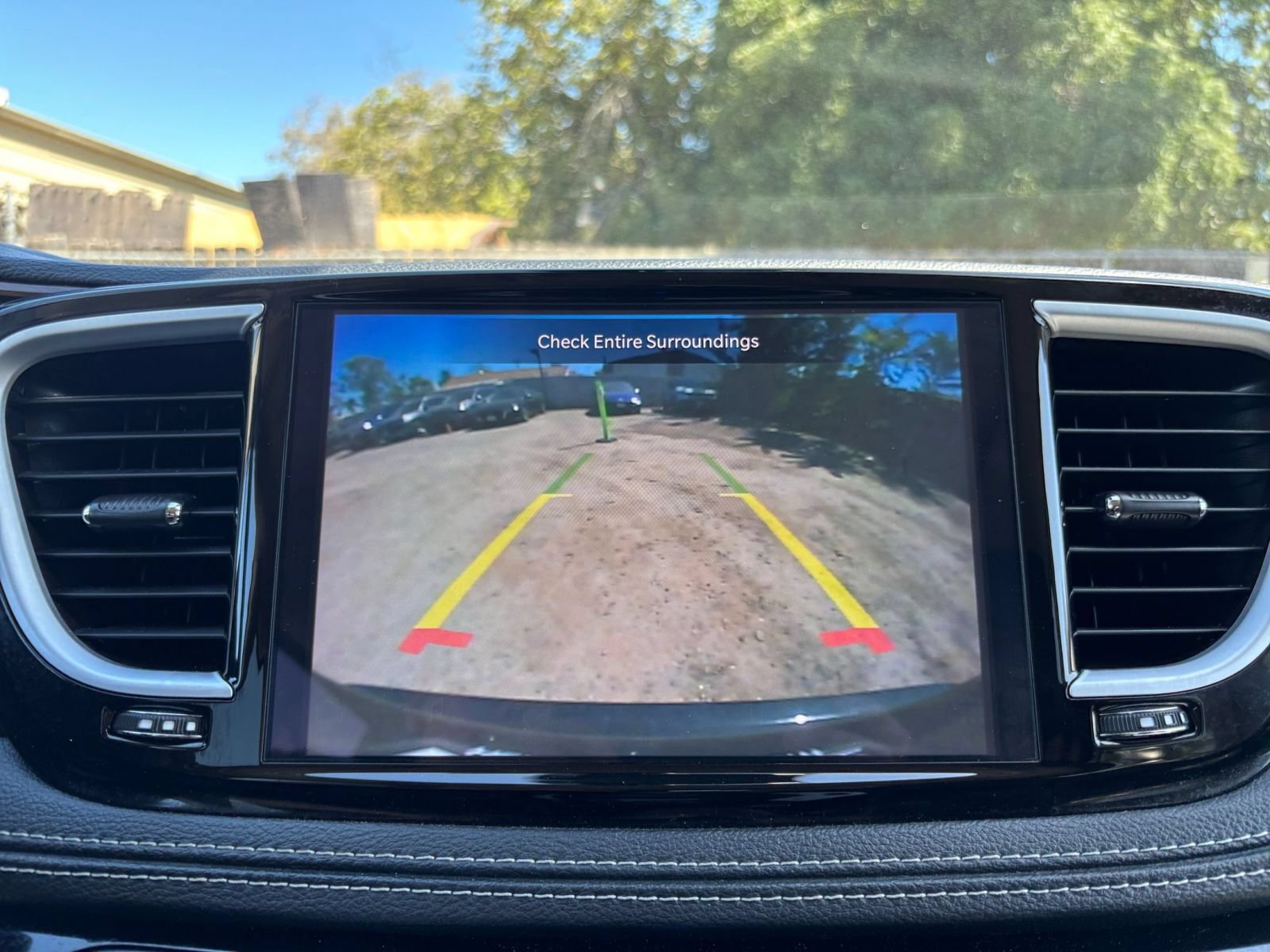Used 2023 Chrysler Pacifica Limited FWD image 26