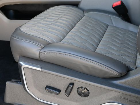 Used 2026 Ford F450 Platinum w/ Platinum Plus Package image 16