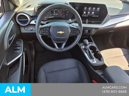Used 2025 Chevrolet Trax LS FWD image 7