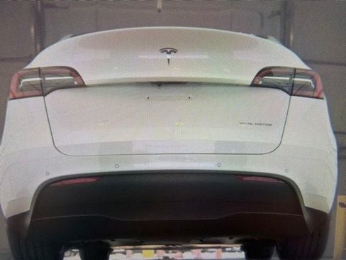 Used 2021 Tesla Model Y Long Range AWD/4WD image 9