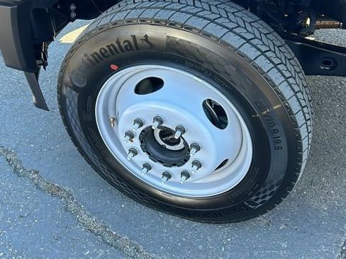 New 2025 Ford F550 4x4 Regular Cab Super Duty image 10