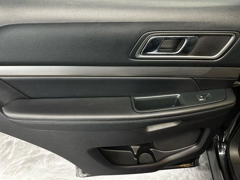 Used 2019 Ford Explorer XLT FWD image 11