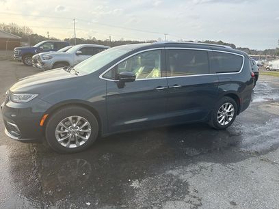 Used 2021 Chrysler Pacifica Touring-L w/ Uconnect Theater Family Group