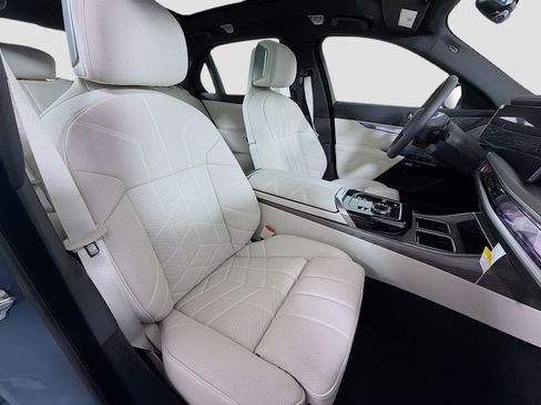 New 2026 BMW i7 xDrive60 w/ Executive Package image 31