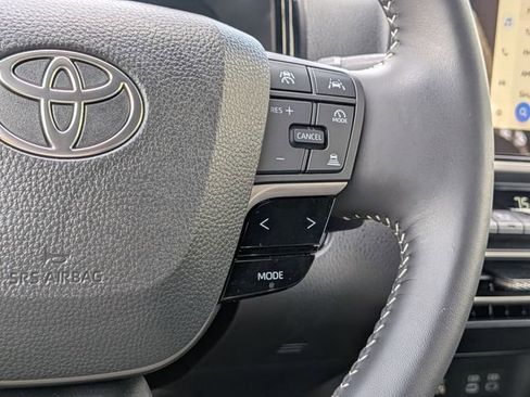 Used 2025 Toyota Camry SE image 29