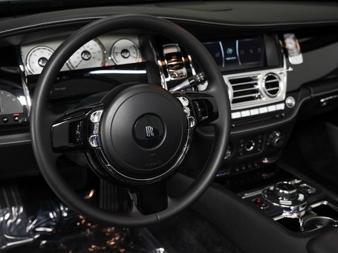 Used 2019 Rolls-Royce Dawn RWD image 39