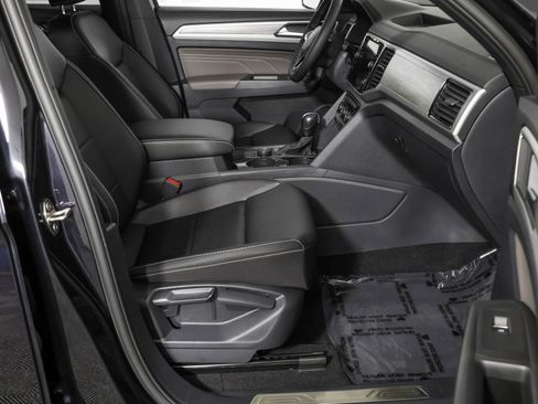 Certified 2023 Volkswagen Atlas Cross Sport SE w/ Black Wheel Package AWD/4WD image 44