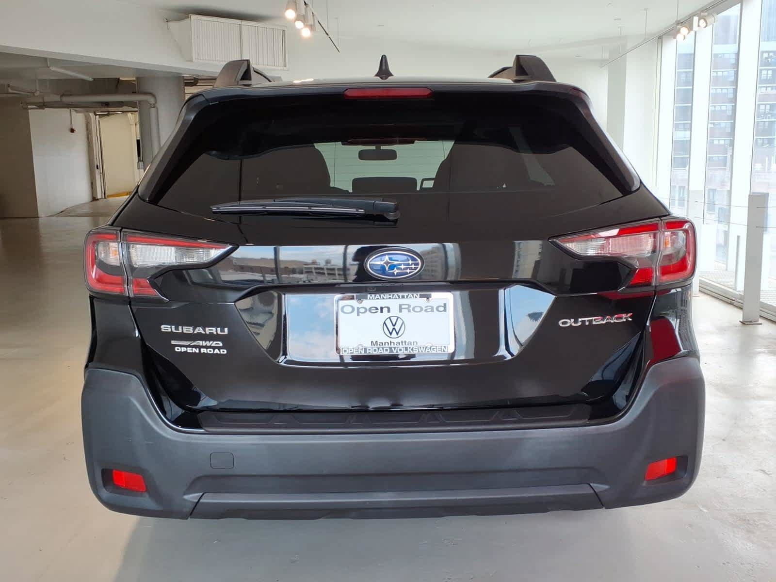 Used 2023 Subaru Outback Premium AWD/4WD image 5