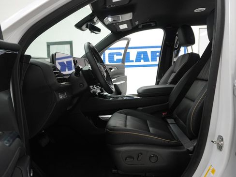 Used 2025 Chevrolet Traverse High Country image 18