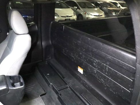 Used 2019 Toyota Tacoma SR image 11