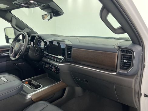 Used 2024 Chevrolet Silverado 2500 High Country w/ High Country Premium Package AWD/4WD image 27