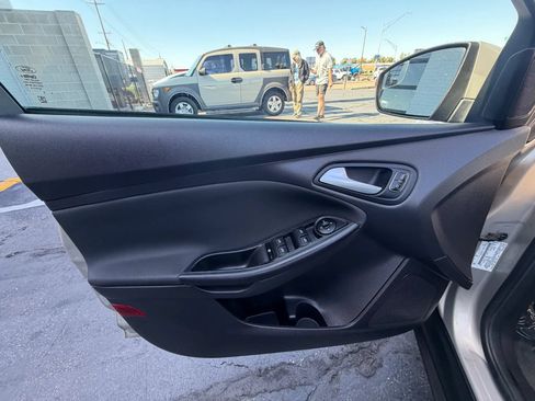 Used 2015 Ford Focus SE FWD image 12