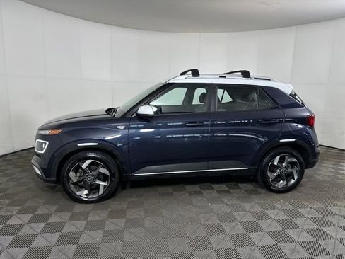 Used 2021 Hyundai Venue image 6