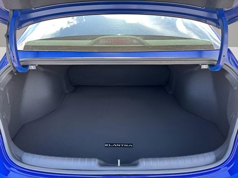 Used 2025 Hyundai Elantra Sport image 9